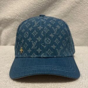 New Fashion Inspired Item (HAT)